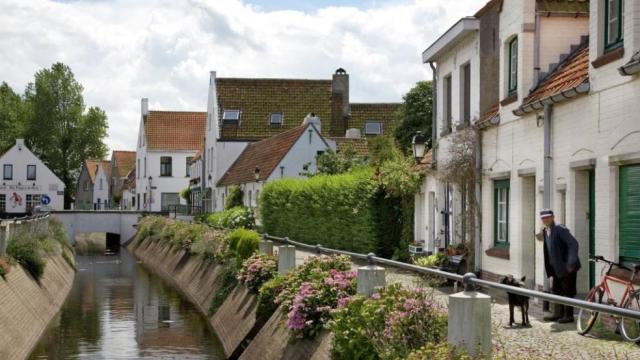 Cycling the The Old Tower route near Bruges — scene 2