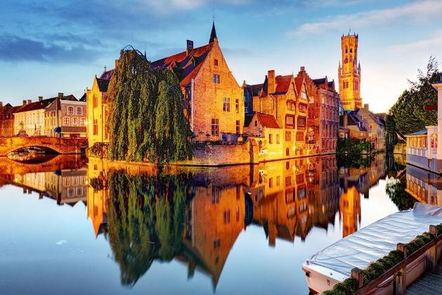 Cycling the Brugge Unlocked route near Bruges — scene 2
